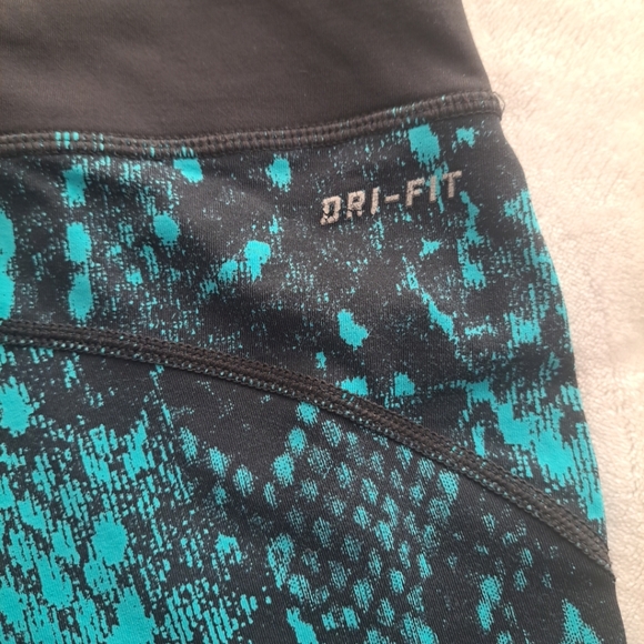 Nike Epic Lux Tight Python Black and Blue Leggings - Picture 4 of 13